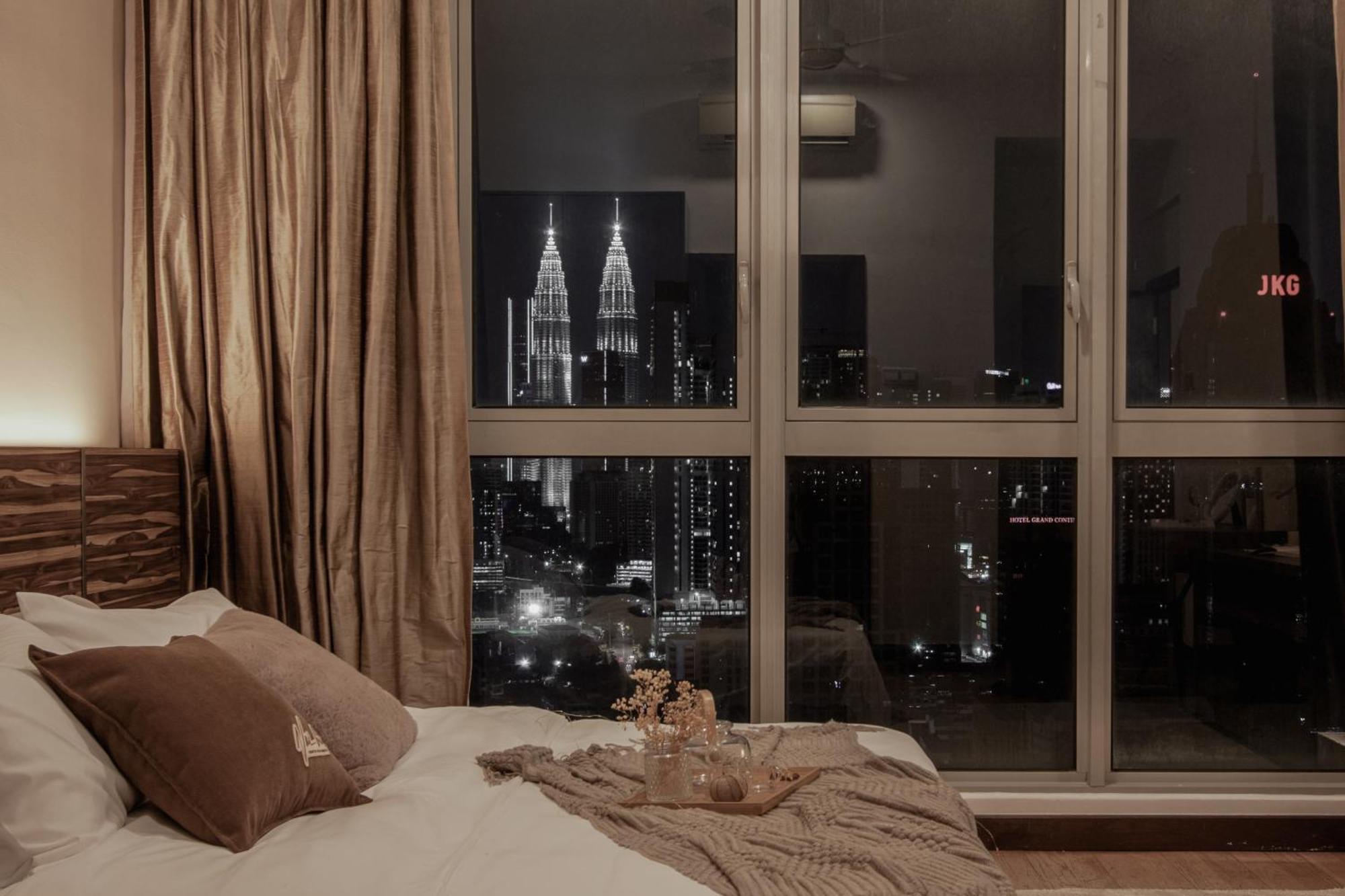 Suites & Residences @ Regalia By Plc Куала-Лумпур Экстерьер фото