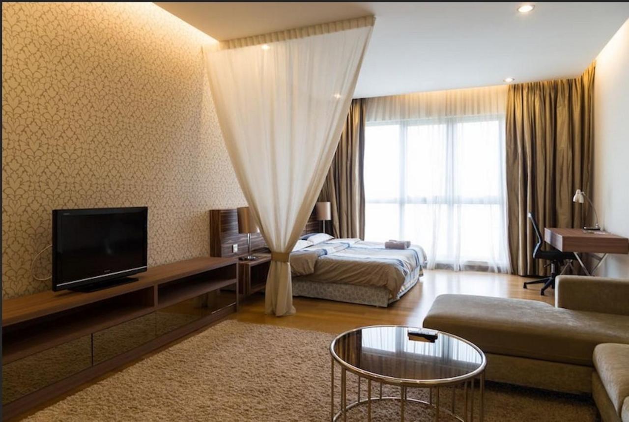 Suites & Residences @ Regalia By Plc Куала-Лумпур Экстерьер фото